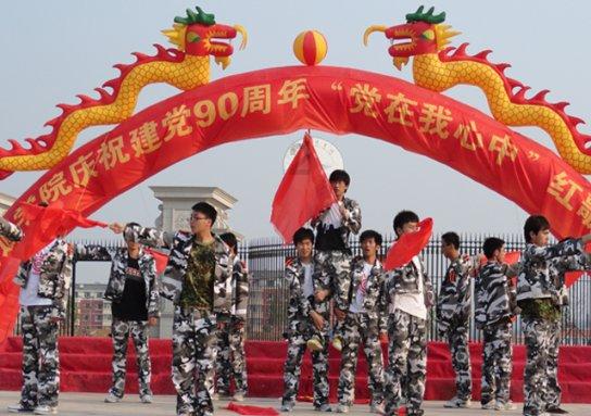 我国为何花费3000万美金买艘废船？看笑话的西方列强现在懊悔不已